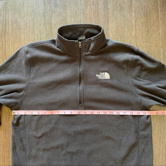 The NorthFace Fleece Half-Zip - Picture 7 of 9